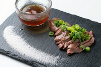 上州牛の適度なサシが一番美味しい
熟成もさせているのでしつこくなく口の中で脂がとろけます。