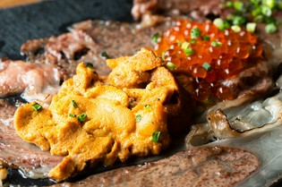 じっくり火を通した『熟成肉盛り合わせ　‐専用ソース付き‐』