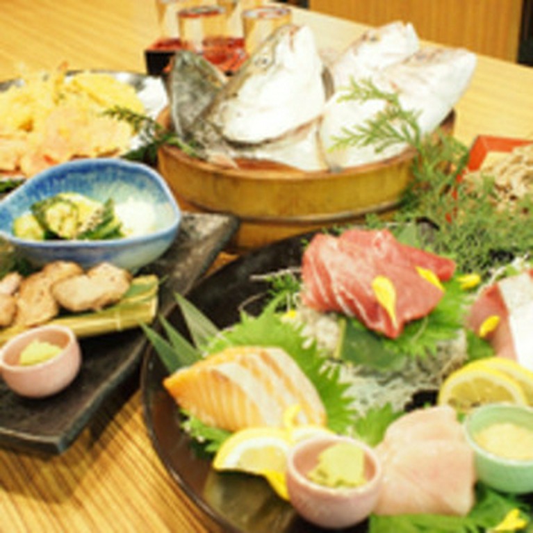 期間限定でやった飲み放題食べ放題コースが奇跡の復活！
本町最強飲み放題付きです