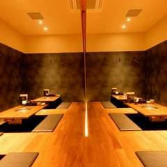 掘りごたつの座敷、貸切で約30名まで