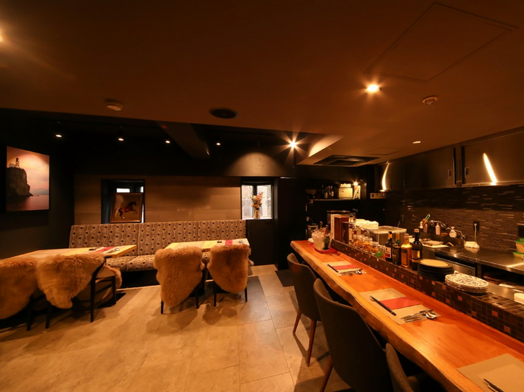 「灯台」のように神戸を明るく照らす、アットホームな空間