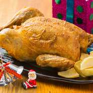 肉の臭みが無いやんばる若鶏を使用し、ニンニクスパイスを効かせオーブンでじっくりジューシーに焼き上げてあります。柔らかくふっくらとした食感がたまりません。