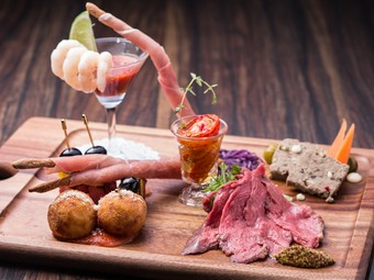 一口サイズの“多彩な美味しさ”を詰め込んだ『前菜6種盛り』