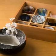 季節を感じられる旬の食材を選りすぐり、ベストな状態で仕上げられる天ぷらはまさに職人技を感じる一品です。