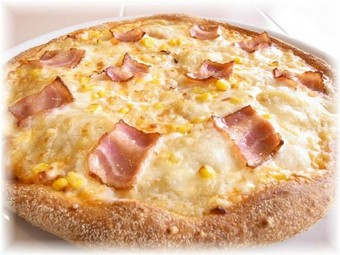 ジャーマン（玉葱・自家製マッシュポテト・コーン・ベーコン・マヨネーズ・ダブルチーズ）