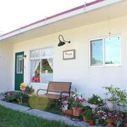 1965年の軍属向アメリカ住宅です。半世紀以上ここから東シナ海を見続けています。