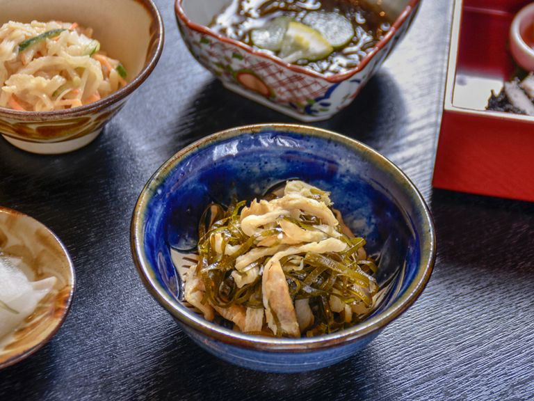 海のエキスが一皿に満ちる『クーブイリチー（昆布炒め煮）』