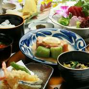 沖縄料理や和食をふんだんに味わえるコースです。琉球舞踊を鑑賞しながら、沖縄の夜をお楽しみください。
