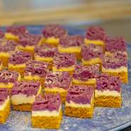 朝のコーヒーにふさわしいパティシエのオリジナルスィーツ。お口直しのフルーツ。季節毎に変わるデザートをごゆっくりお楽しみください。

