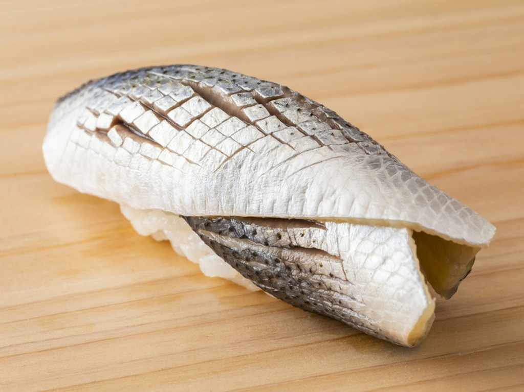 ネタの状態を見極めて程よく〆た、江戸前の技が冴える『小肌』