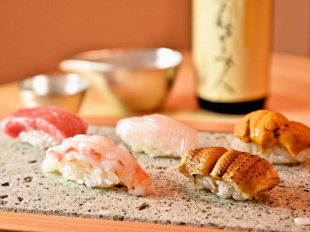 産地直送のこだわり鮨が極旨。素材の持ち味を生かした旬に出合う
