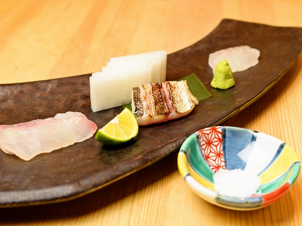 お好みで提供。旬の鮮魚を堪能する、季節感ある『お造り三点盛り合わせ』