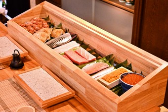 日本各地、津々浦々。春夏秋冬を味わう『厳選食材の握りネタ各種』