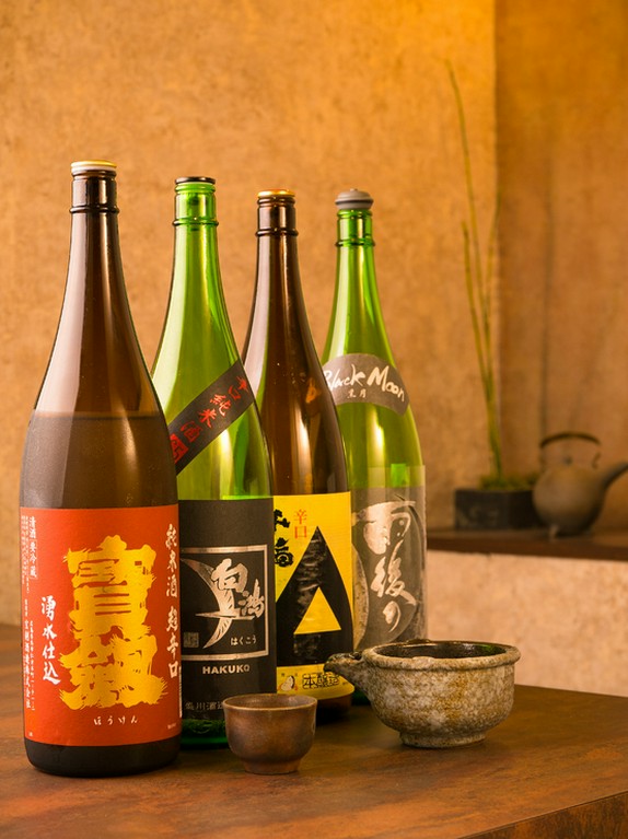 呉の地酒はもちろん、全国各地40種以上の日本酒を取り揃え