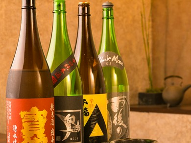 呉の地酒はもちろん、全国各地40種以上の日本酒を取り揃え