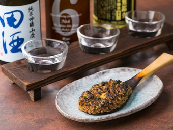 シンプルだからこそのしみじみとした美味しさ。味噌の香ばしい香りが食欲とお酒をそそる『焼き味噌』