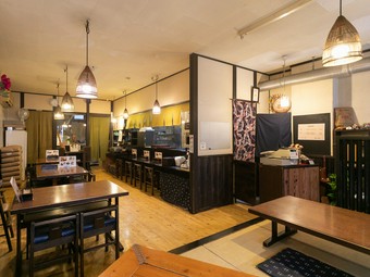 お子様連れのファミリーでも利用しやすい、小上がり席のある店