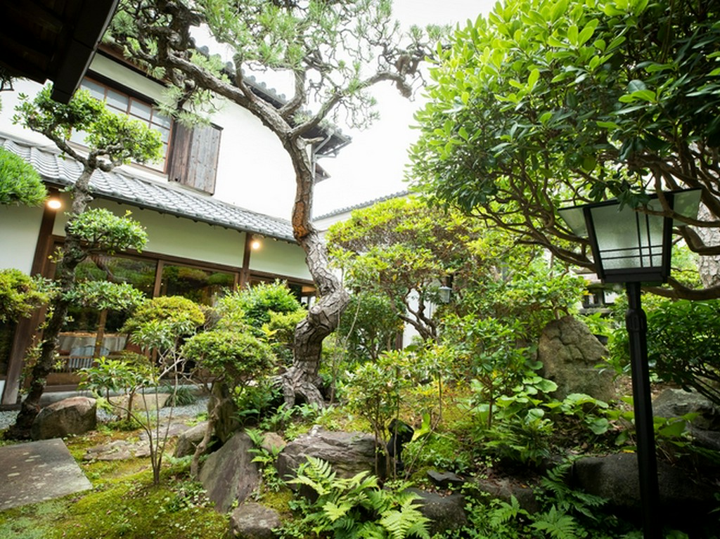 四季の移ろいを眺めつつ、心ゆくまで旬の美味を味わう