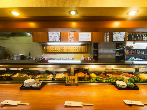 職人の所作も眺められる、臨場感溢れるカウンター席