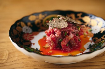 口の中でとろける『はらみユッケ風トリュフ添え』