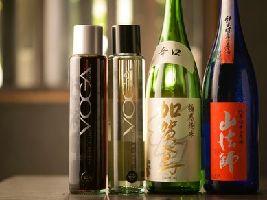 飲み口いろいろ。常時8種類ほど用意している日本酒