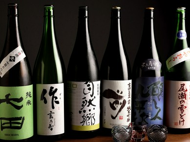 種類豊富に、常時15種類以上取り揃えられた全国各地の日本酒