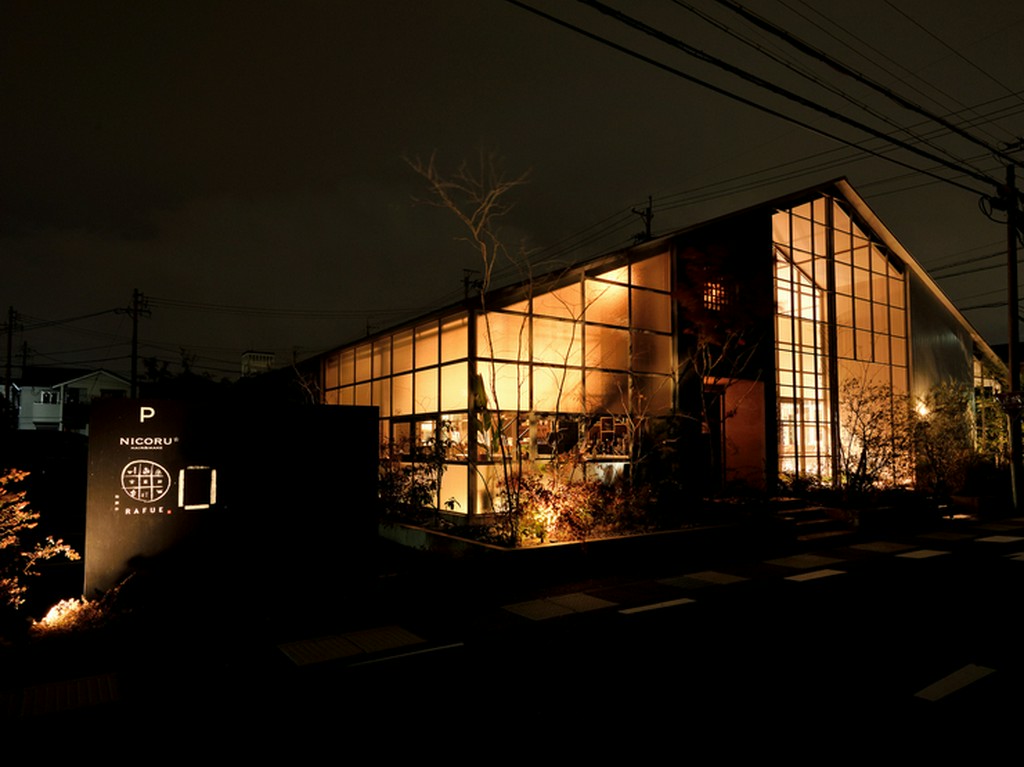 開放感溢れる高い天井