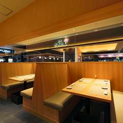 スタッフに直接声をかけての注文はもちろんタブレットで気軽にも