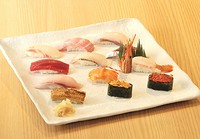 本まぐろの大トロ・あじろや名物煮穴子・うに・いくら　などが入った全12貫の極上にぎり