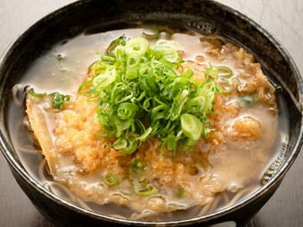 小海老を使ったかき揚げを乗せる、オリジナルスタイル『天ぷらそば』