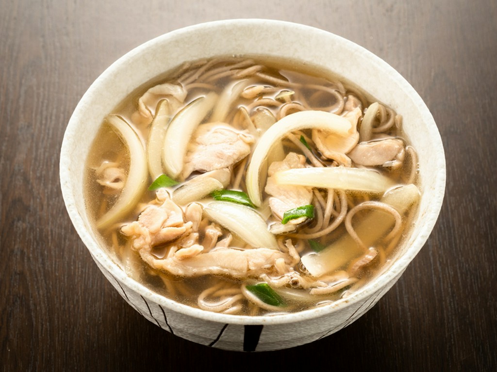 奥深い出汁も残さず味わいたい『とりなんばそば』