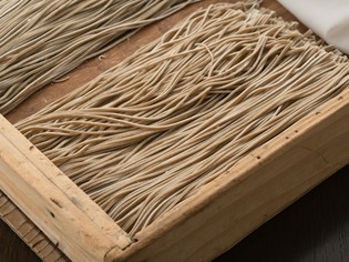 毎日70食以上はつくる、香り豊かな自家製「そば」