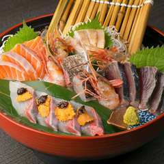 瀬戸内の新鮮な魚と金沢直送の旬の魚が並ぶ『お刺身盛合わせ』