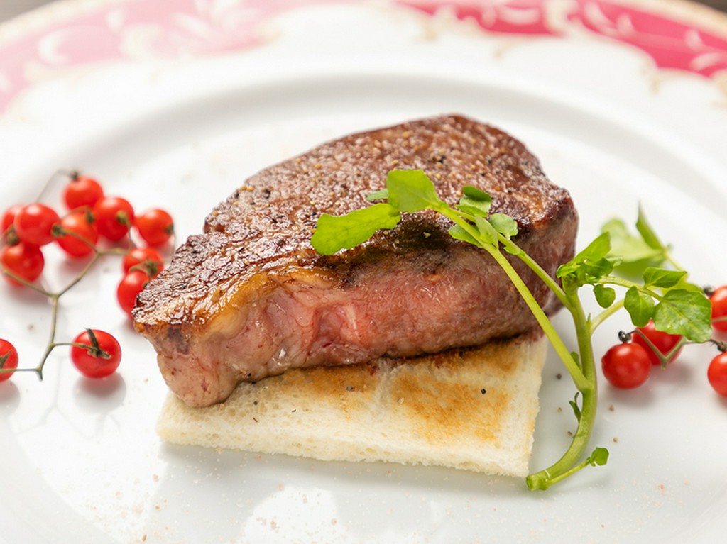 とろけるような柔らかさ『黒毛和種　フィレステーキ　“シャトーブリアン”　150g＜焼野菜付＞』