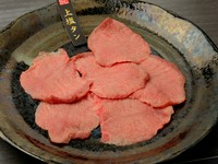 柔らかく、噛むほどに味わい深い『上塩タン』