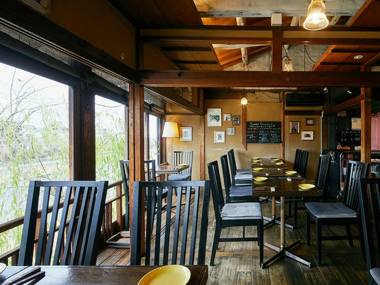 和と洋が絶妙に融合した、ノスタルジックな落ち着いた空間