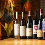世界中のワインの中から厳選して集められたものばかり。料理と相性の良いワインがリーズナブルな価格で提供してくれます。グラスワインは常時20種。グラスの大きさも2種類あり、好みで選ぶことができます。