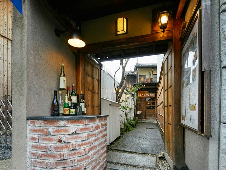 京都らしい、路地に佇む京町家