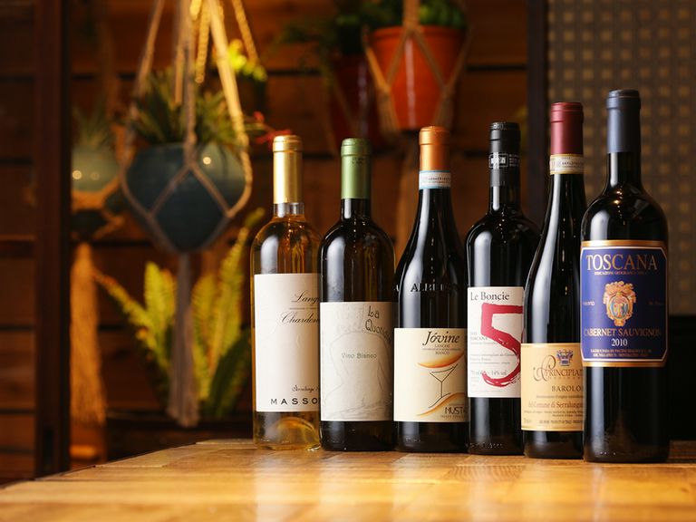 規模の大小に関わらず、つくり手の情熱が伝わるワインをセレクト