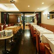 2階は着席65席（立食80人）、3階は着席50席（立食65人）を収容できる貸切OKなスペースを完備。各フロアにはバーカウンターとミニキッチンがあり用途は多彩。充実した設備もあり、貸切用のプランも用意されています。