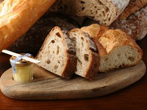 京都吉田パン工房のパンとオリジナル岩塩バターのセット