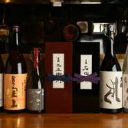 兵庫県、下村酒造から入手する「奥播磨」と、福井県、黒龍酒造の豊富な種類の「黒龍」。基本的にはこの二つの銘柄を厳選し入荷。店主が選ぶ、本当に美味しい日本酒をいただけます。

