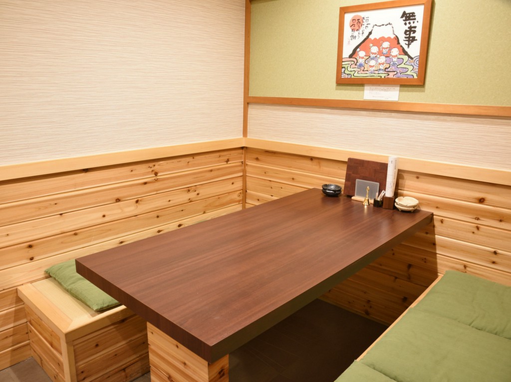 ナチュラルな雰囲気を大切にした温かみのある店内