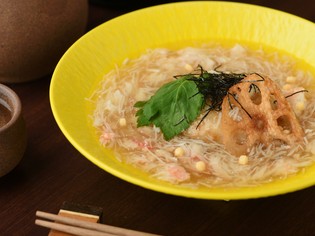 もっちりとしたねばりが自慢『姫路れんこん饅頭かにあんかけ』