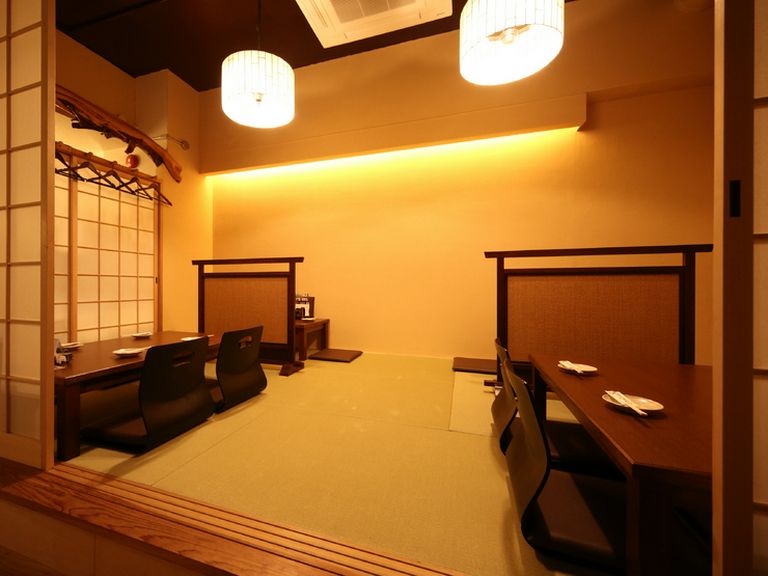 最大16名様まで利用可能な座敷の個室があります