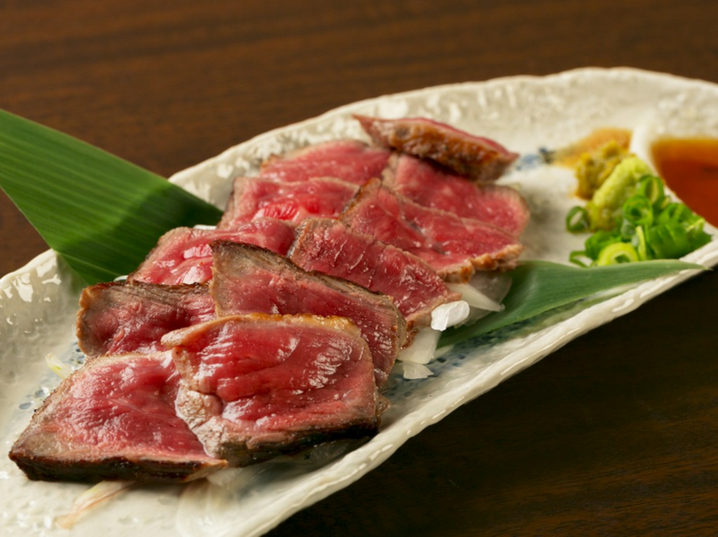 高知が生んだ絶品の特産牛『土佐赤牛・もも赤身炭焼きたたき風』