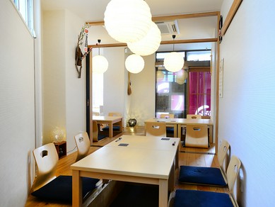 少人数でゆったり語らいたい時に。居心地の良い半個室