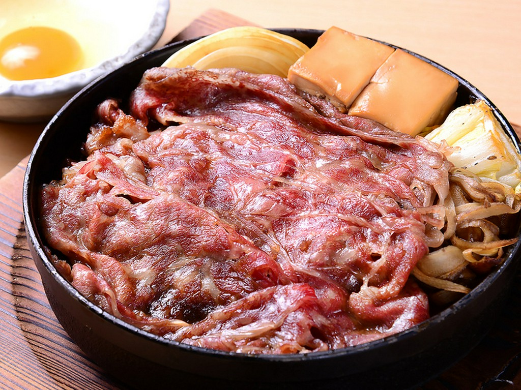 一人で食べても、シェアしても。自慢の割り下でコク深く仕上げた『一人すき焼き』