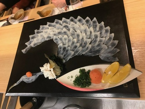 盛り付けの美しさも魅力の一つ。季節の魚を使った『お造り』