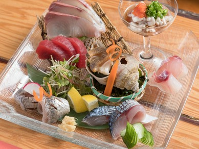 沖縄にいながらも、全国各地の新鮮な魚介を食べられる『刺身』